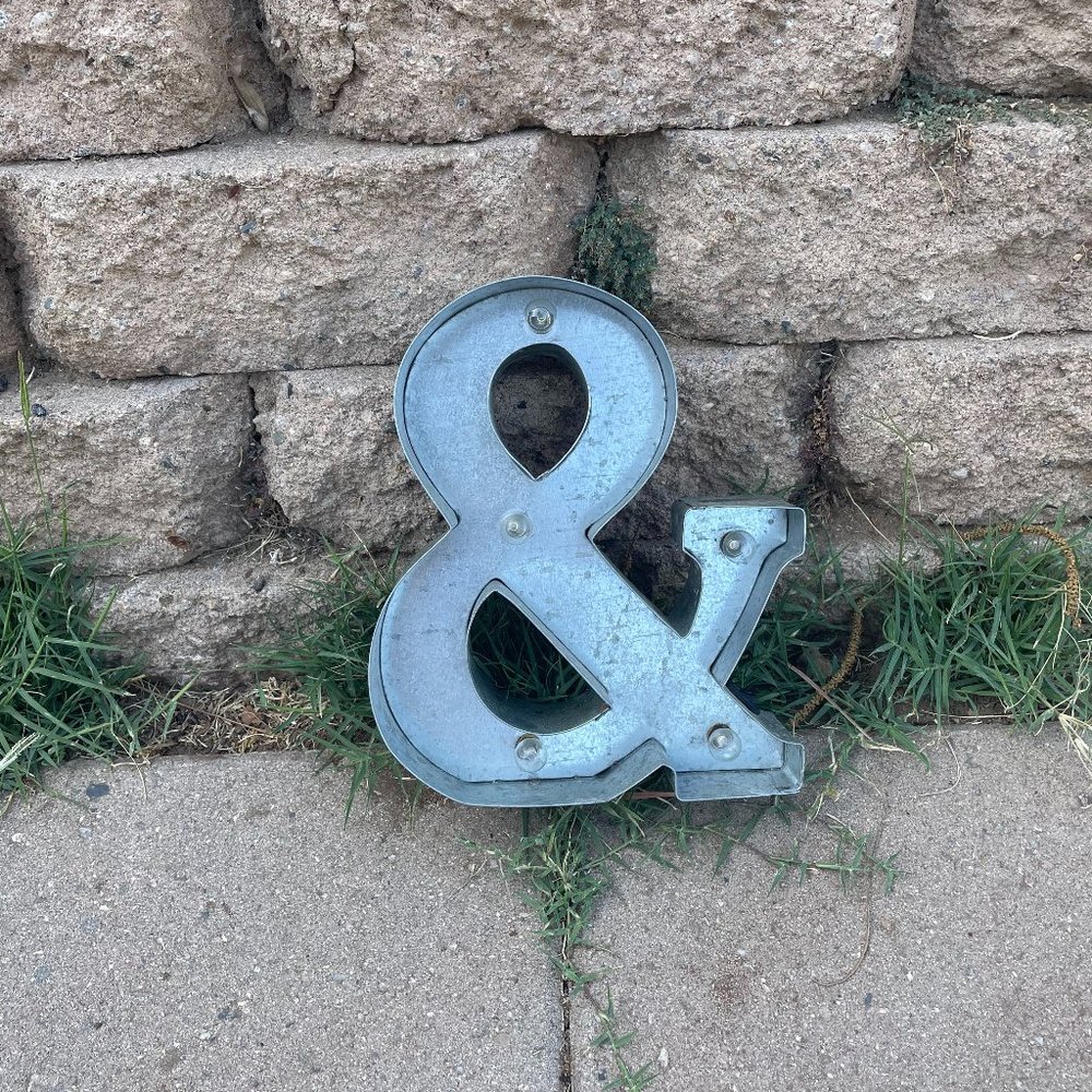Light Up Metal "&" Sign